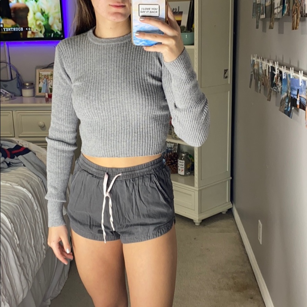 BRANDY MELVILLE CROP SWEATER